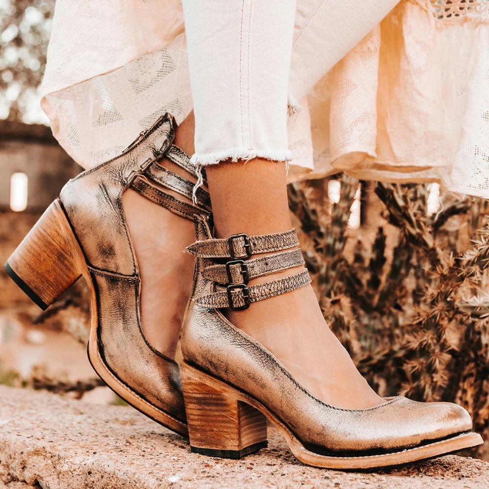 Leather Mid heel shoe